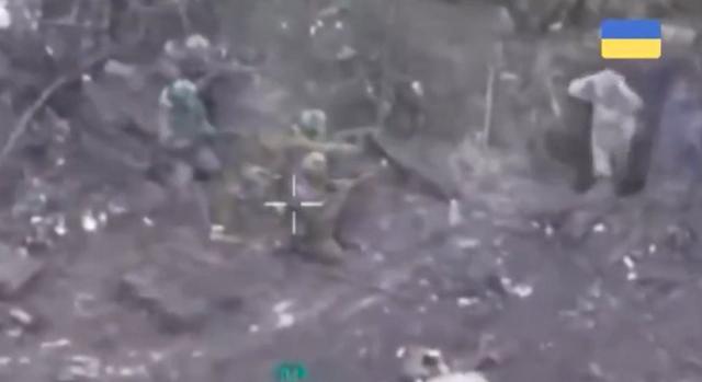 Videó: megadta magát két ukrán katona, az oroszok lelőtték őket