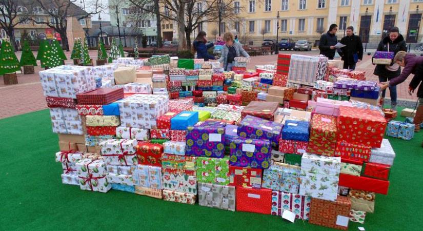 Cseresnyés: újra útjára indult az Egy doboznyi szeretet jótékonysági akció