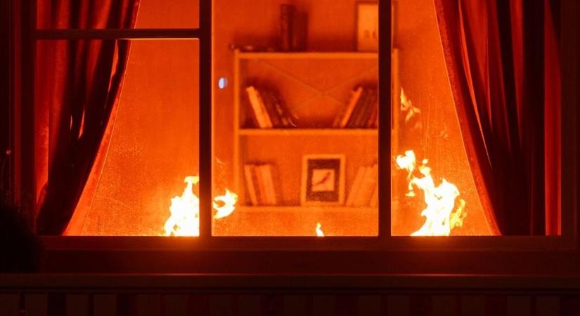Halálos lakástűz volt Apcon - frissítve