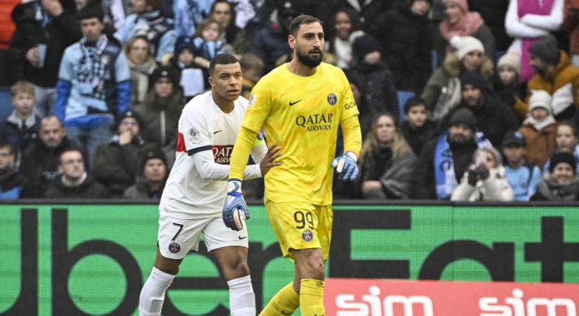 A PSG kapusa brutálisan lerúgta a magyar válogatott focista csapattársát - videó