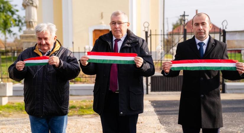 Szociális centrumot és utat is átadtak Zaránkon