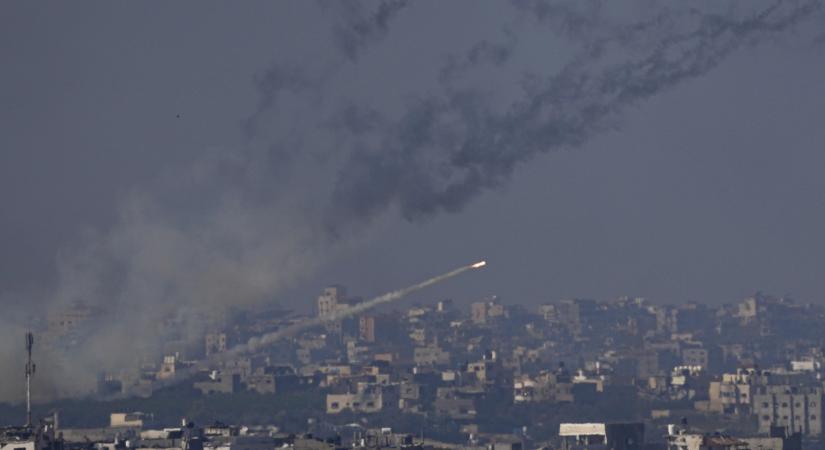Izrael gondoskodni fog a humanitárius segélyek Gázai övezetbe jutásáról