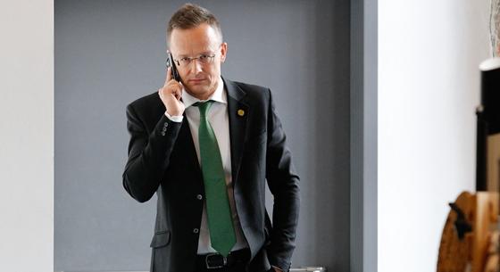 Szijjártó: több támogatást adhat az állam a cégeknek, csak jöjjenek Magyarországra