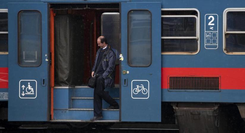 240 perces késést sikerült összehoznia a MÁV-nak egy soproni járaton