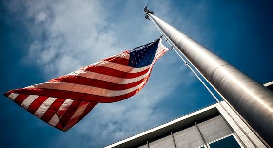 Amerikai hadihajót és kereskedelmi hajókat támadtak meg a Vörös-tengeren