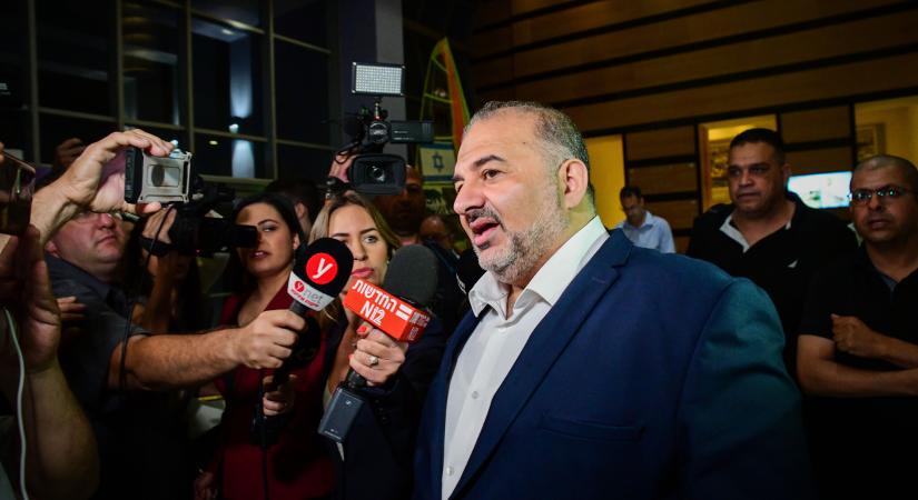 Arab politikus a palesztin terrorszervezeteknek: Tegyétek le a fegyvert!