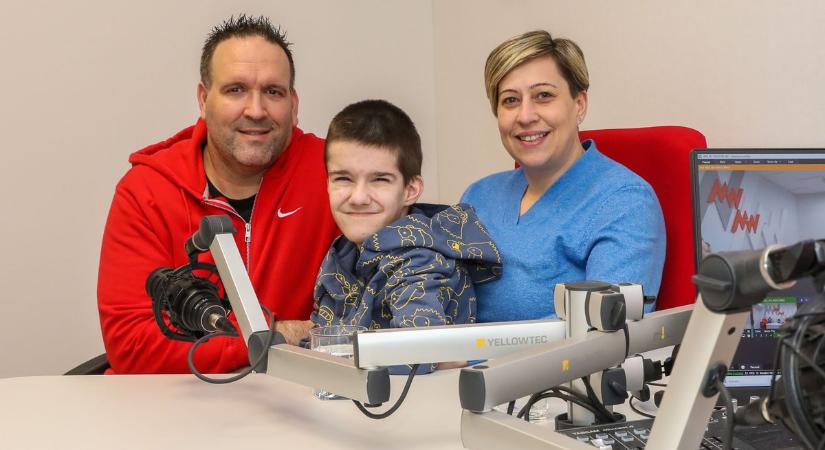 Rolika küzdeni tanít - Podcastünkben a bátor kisfiúval és családjával beszélgettünk