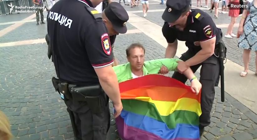Melegbárokra csaptak le a rendőrök Moszkvában