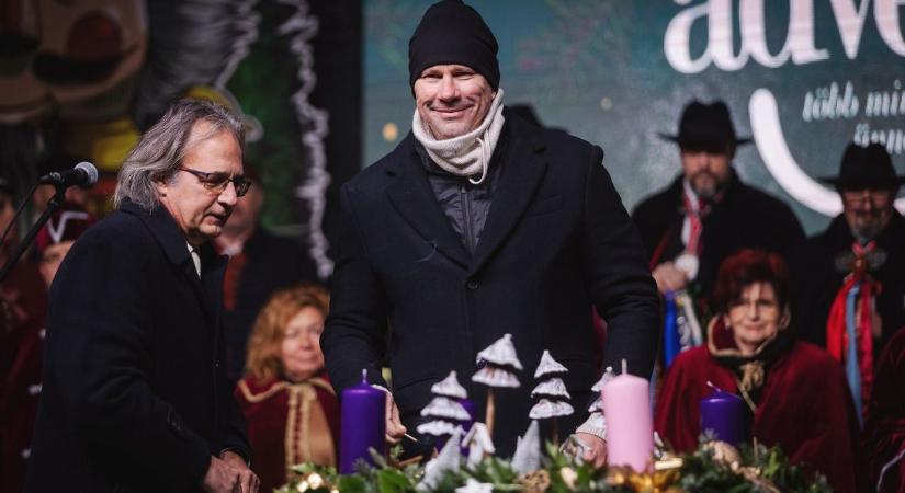 Fellobbant a hit lángja vasárnap Egerben  fotók