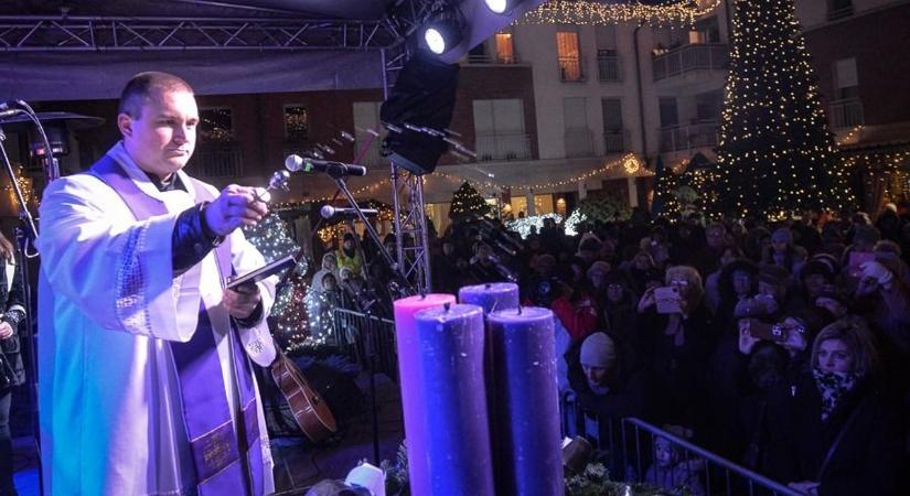 Gyöngyösi gyertyagyújtás: az advent felkészülés, hogy helyet adjunk a szívünkben Jézusnak