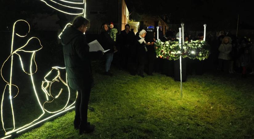 Gregor Bernadett is fellépett a Rátóti adventen (képgaléria)