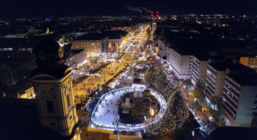 Látványos felvételek: Debrecen adventi fényei