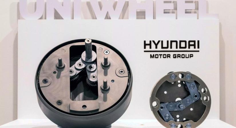 Félig a felnibe építi be a villanymotort a Hyundai