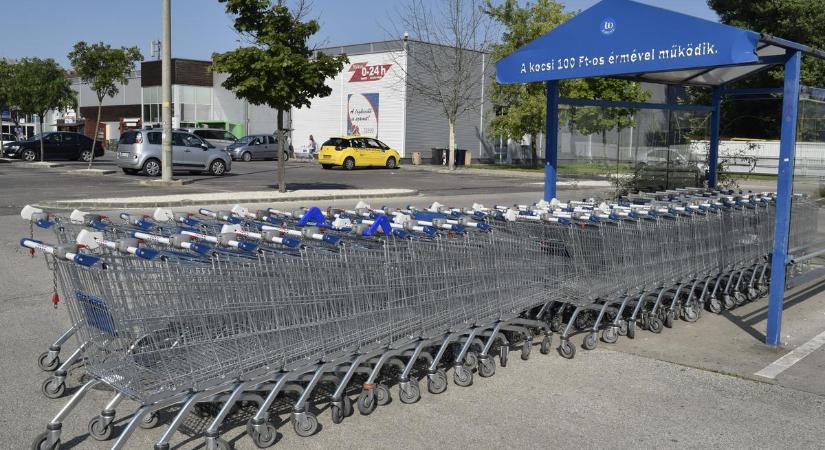 Nyomtalanul eltűnt a komáromi Tesco parkolóban élő Magdi néni: „Nagyon reméljük, hogy most jó helyen van”