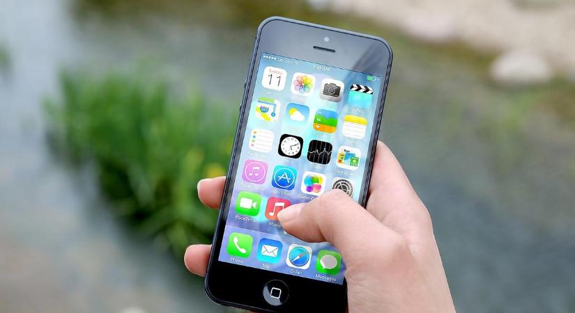 Saját iPhone-ja kergeti az őrületbe a tiktokkert: döbbenetes, mit művel a telefon