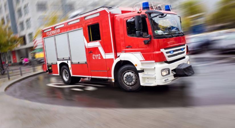 Kisteherautó és személyautó ütközött az 52-es főúton, Kecskemétnél