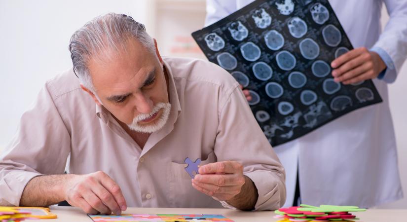 Hétköznapi ital segíthet megelőzni az Alzheimer-kórt: új kutatás látott napvilágot