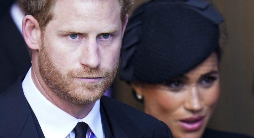 Harry és Meghan újra színen: Károly király is hazarepül a Vilmos herceggel folytatott sürgősségi tárgyalások miatt