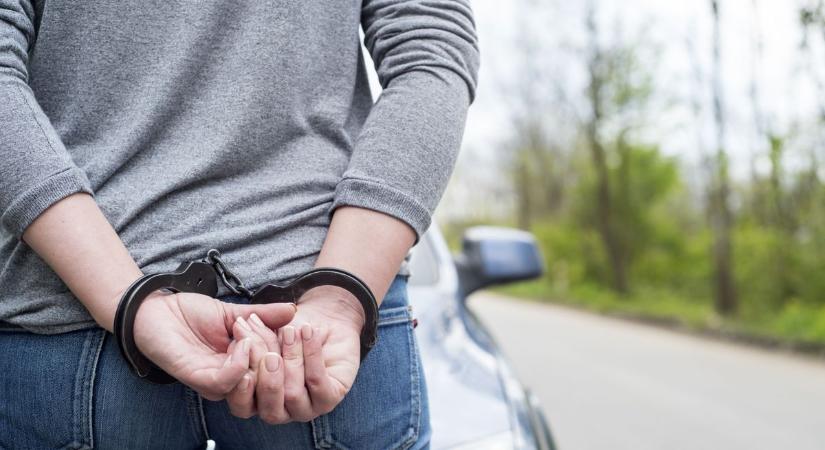 Őrizetbe vettek egy jogosítvány nélkül vezető jászladányi sofőrt
