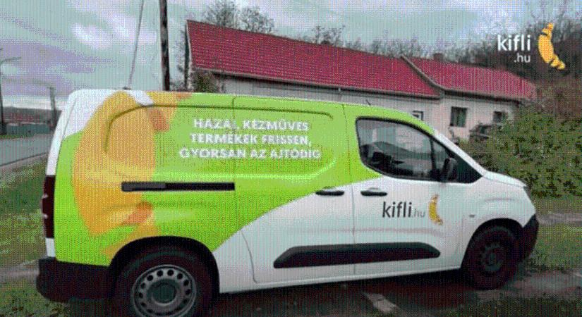 Erdőkert telepítéséhez használ Kiflis papírtáskákat egy budapesti házaspár