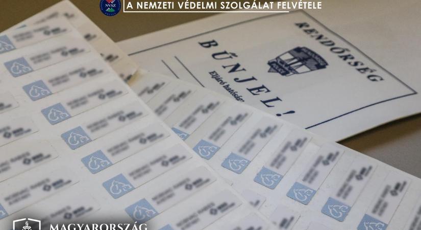 Vádat emeltek egy állatorvos és 5 társa ellen, akik hamis papírokkal szállítottak kiskutyákat