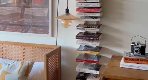 Lenyűgöző könyvespolcot csinálhatsz ebből az olcsó IKEA termékből