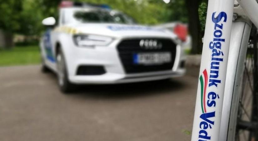 Betonkerítésnek csapódott egy autó Végegyházán