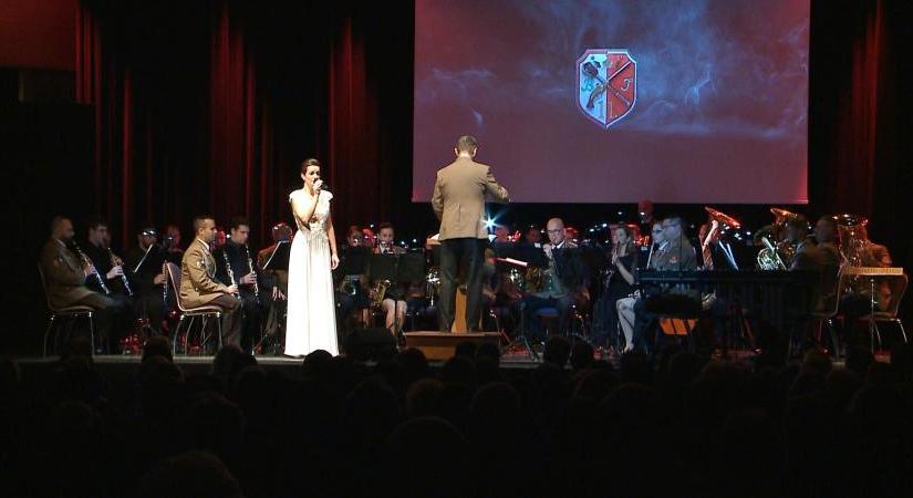 A magyar katonazene hagyományait ápolja adventi koncertjeivel a Debrecen Helyőrségi Zenekar – fotókkal
