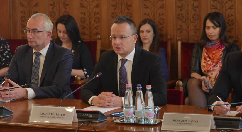 Szijjártó: A hidegháború lezárása óta most van a világ a legrosszabb biztonsági helyzetben  videó
