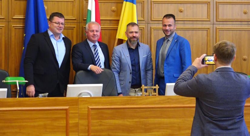 A DK is beállt Pécs polgármestere mögé  videó