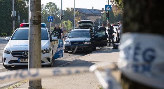 Elegük van a határ mentieknek abból, hogy filmbe illő akciókban üldözik az embercsempészeket az osztrák rendőrök