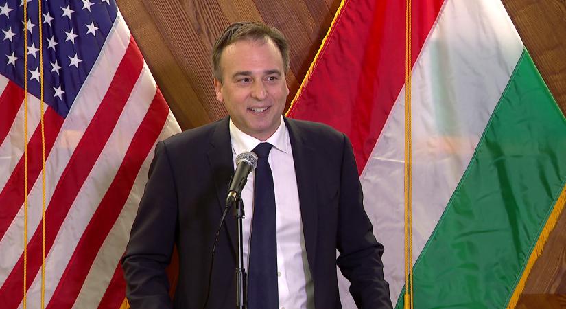 „Őexcellenciája David Pressman amerikai nagykövet figyelmébe!”