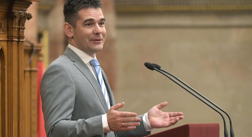 Az írni-olvasni tudáshoz kötné a választójogot a Mi Hazánk