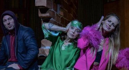 A Broadway üzent a Karinthy Színháznak