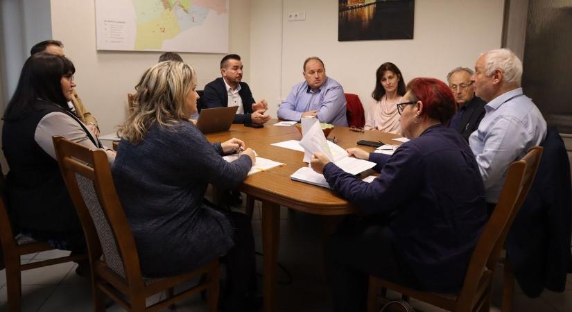 Ötezer fő alatti települések vezetőivel tanácskozott Herczeg Tamás