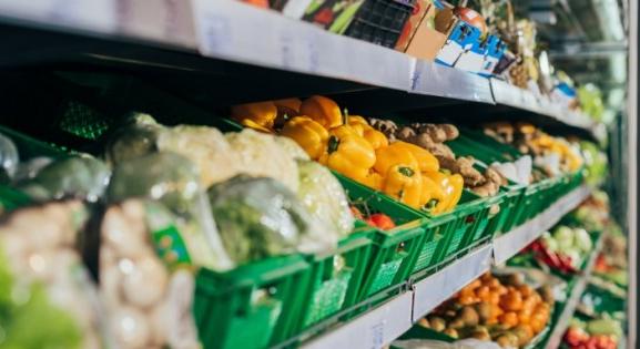 Tovább csökkenhetnek az árak a boltokban a kormány szerint