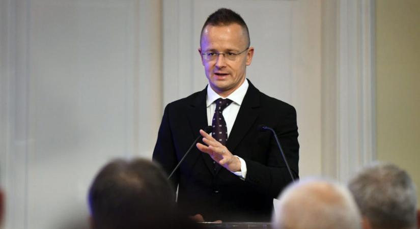 Szijjártó Péter: A kormány ezután sem enged a zsarolásnak