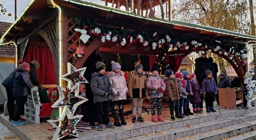 A község parkja összehozta a magyarbánhegyesieket