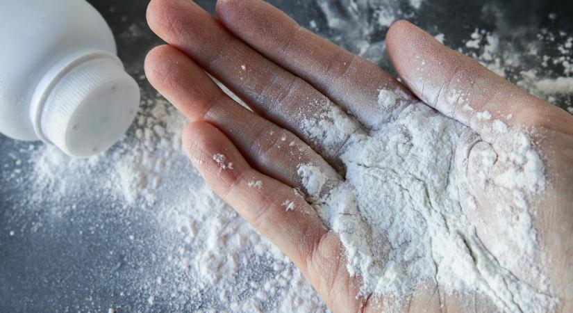 Nem hittem a szememnek, amikor anyósom hintőport szórt a padlóra! Ezután két csoda is történt