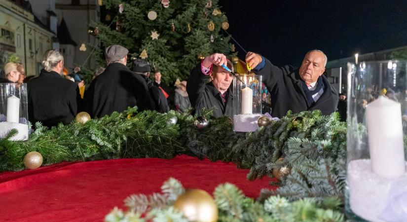 Dr. Udvardy György veszprémi érsek gyújtotta meg az első adventi gyertyát Keszthelyen