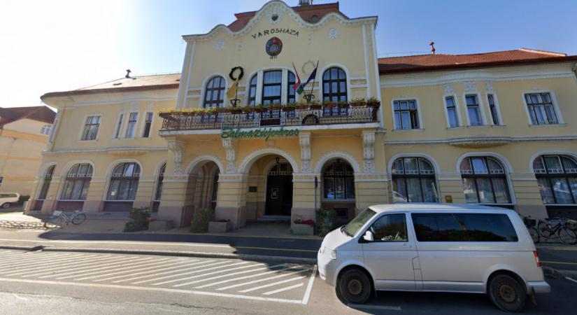 Lépett Balmazújvárosban a főispán, miután a város nem tudta kifizetni dolgozóit