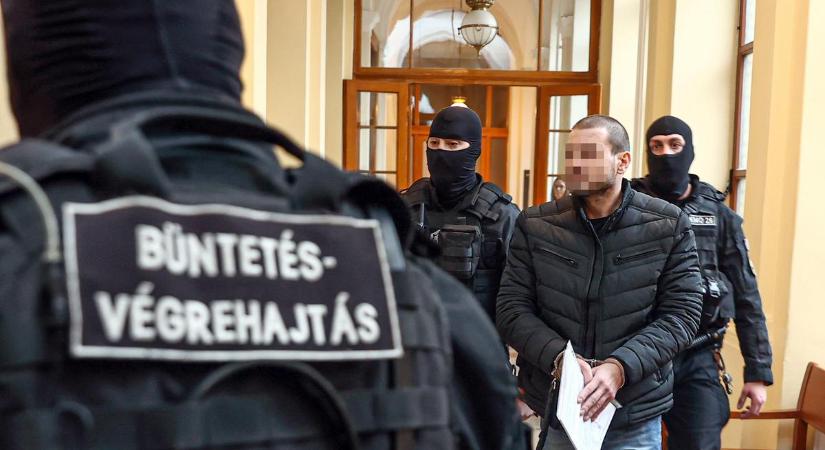 Folytatódik a rendőrgyilkos pere: nézze meg, mi lett a Baumann Pétert kivégző kigyúrt, kegyetlen férfiből – fotó