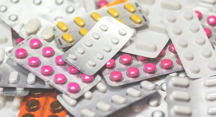 Postán küldözgette az illegális gyógyszereket – videó