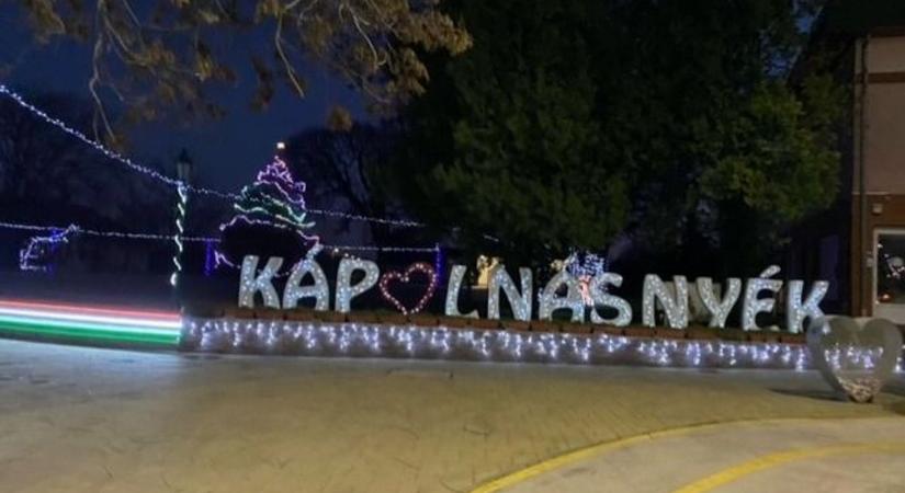 Ilyen csodás fényeket láthatnak a járókelők Kápolnásnyéken