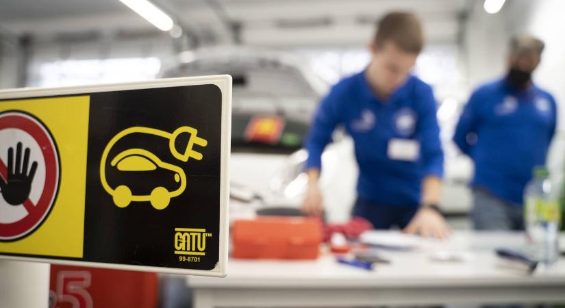 Az elektromosak és a pluginek leszerepeltek megbízhatóságból