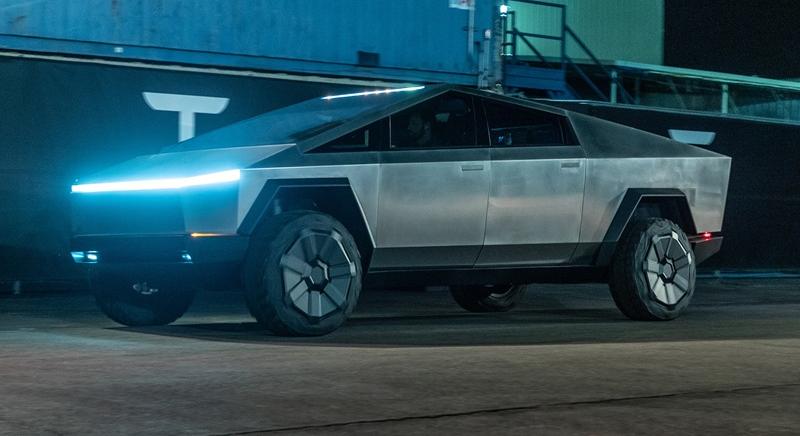 Elon Musk készül valamire, ezt találták a Tesla forráskódjában