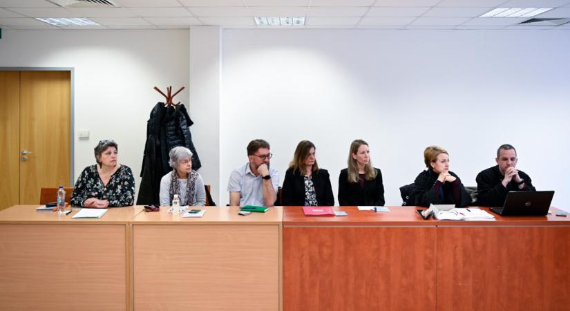 Kirúgott tanárok pere: pár nappal a tárgyalás előtt küldött át értelmezhetetlen adathalmazt a tankerület a bíróságnak