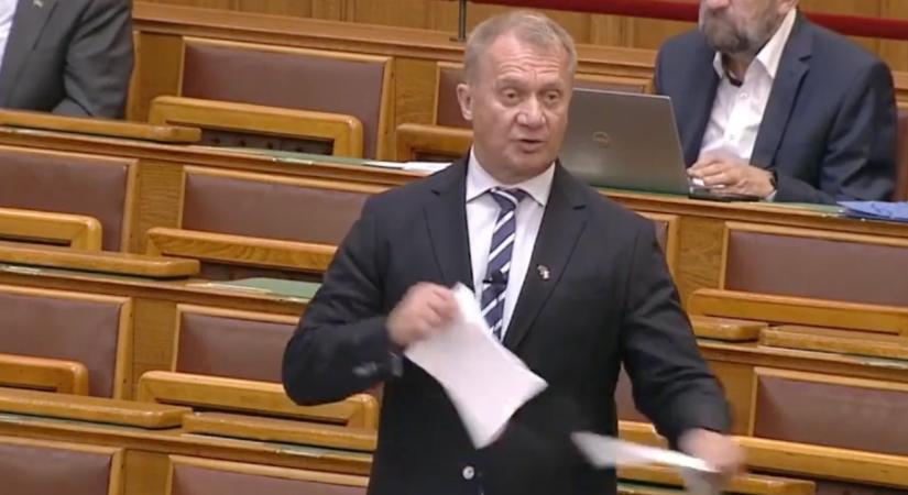 Napelem-programot indítana kormányváltás után a DK
