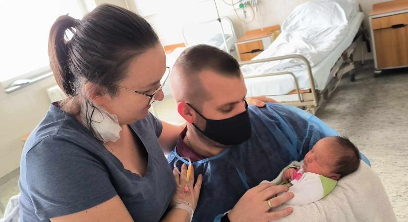 Végre kezében tarthatja kisbabáját Kitti, aki majdnem belehalt a szülésbe: ""egyikünk sem tudta még teljesen felfogni"
