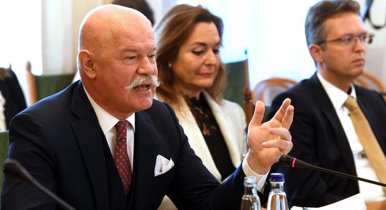 Meleg helyzetet teremtettek, megizzasztották Csák Jánost